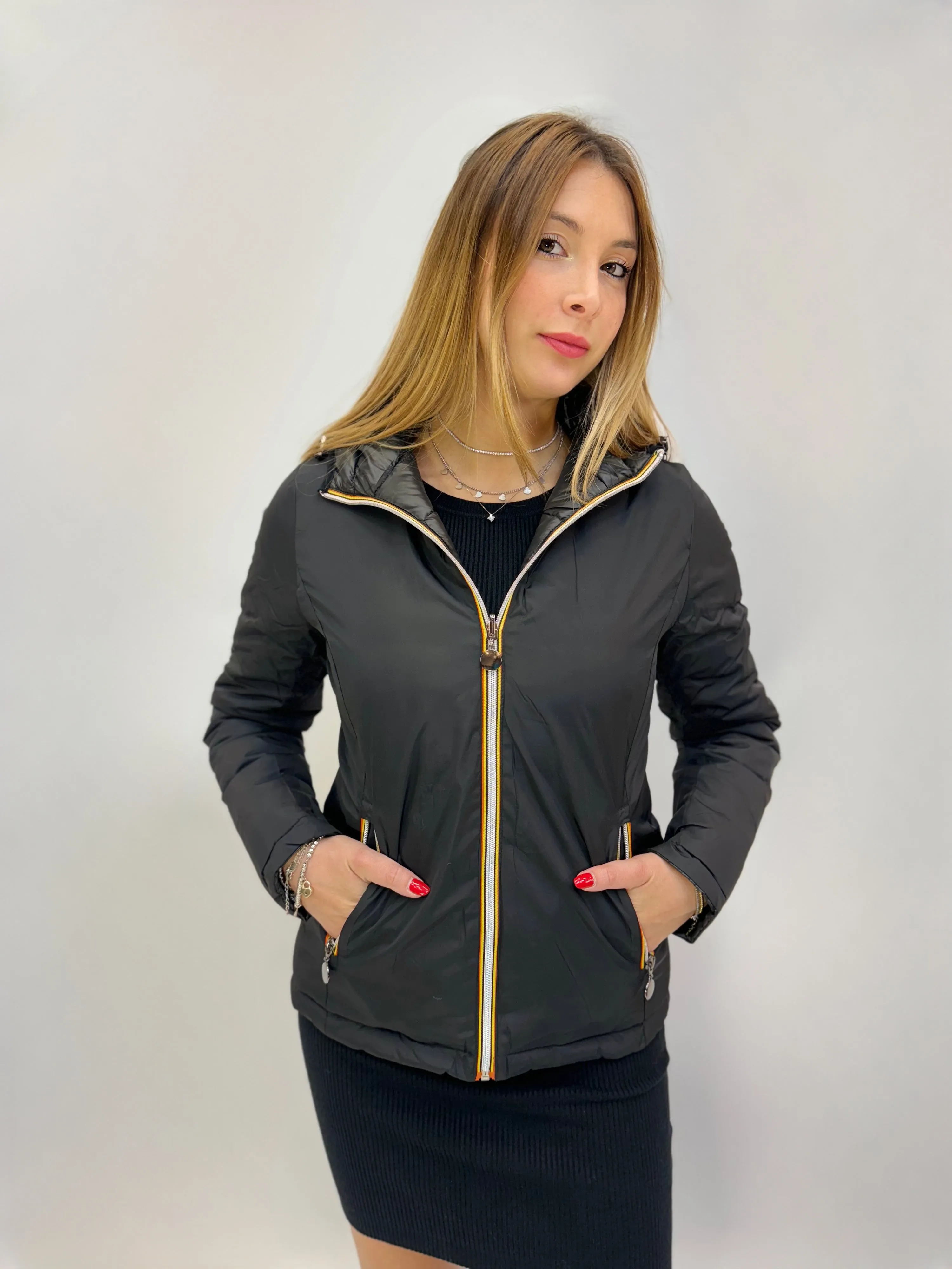 Piumino double-face con zip corto