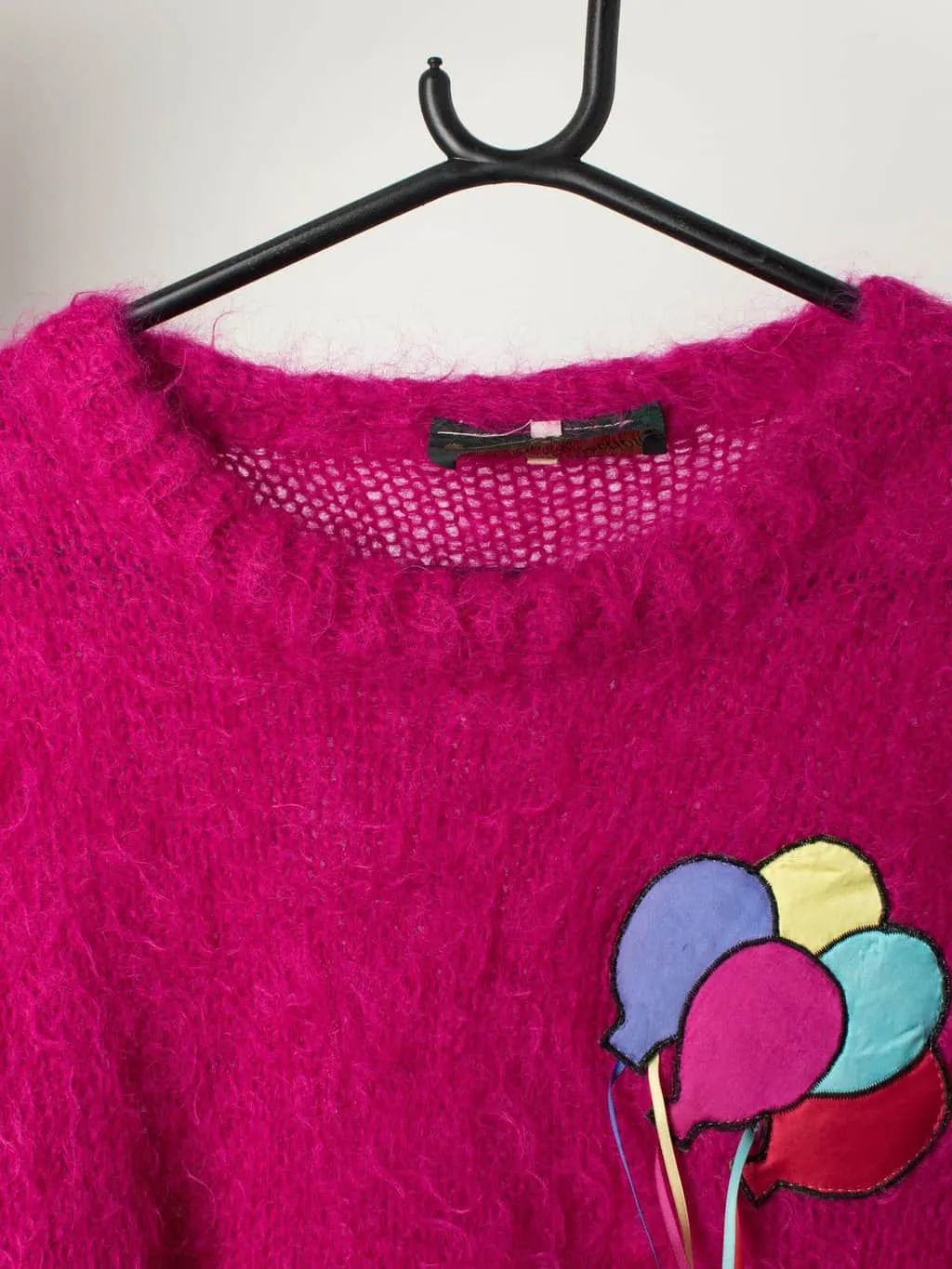 Vintage hot pink mohair jumper with clown and party balloons – Medium